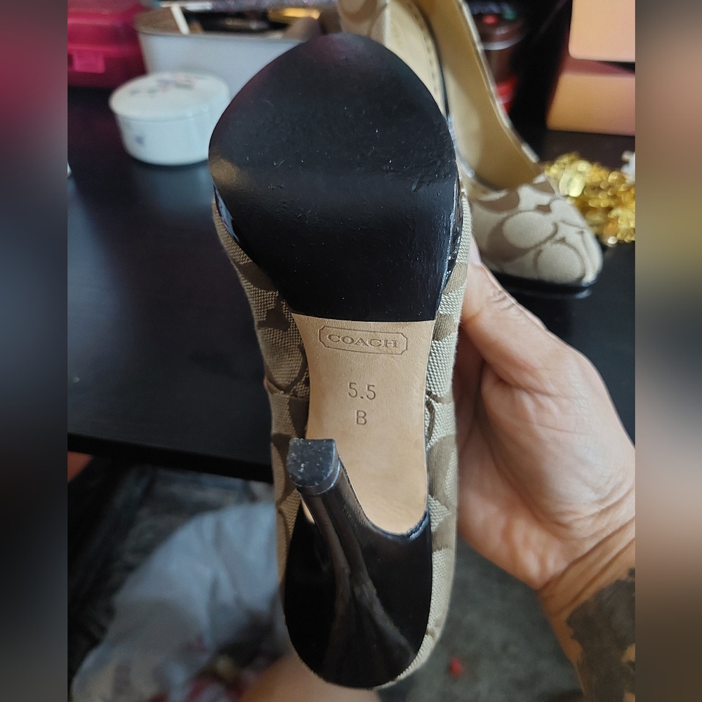 Coach Tan Heels with Signature Monogram - Picture 11 of 13